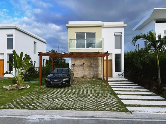 Villa Individual En Venta Entrega Inmediata En Vistacana, Punta Cana, 3 Habitaciones, 2 Nivels, Piscina Privada