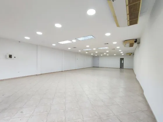 Local En Arriendo En Centro. Cod A14227