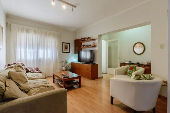 Casa En Venta Barrio Abasto 4 Dormitorios Cochera Patio Parrillero Luminoso Amplio