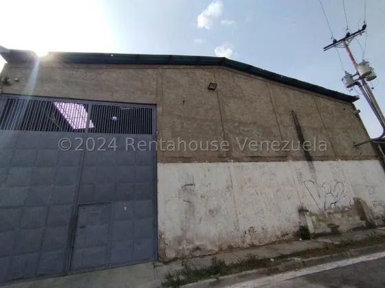 Jv Galpón Industrial Con Ubicación Estratégica Posee Mezzanina Oficinas Administrativas Área De Comedor Baños  Duchas Para Trabajadores Pozo De Agua Ysu  Propio Banco De Transformador Urb Los Jarales 