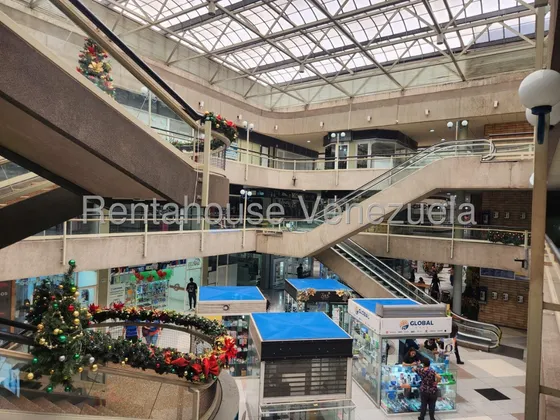 Venta Local Ubicado En Prestigioso Centro Comercial De La Ciudad Crepuscular, Barquisimeto Gabriela C
