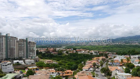 Julian Galindez Vende Apartamento Para Remodelar En El Pedregal Barquisimeto  #25-22469