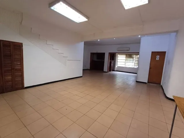 Alquiler De Local Espacioso En Pb De Casa En Valle Abajo, Cerca De Cc Los Símbolos