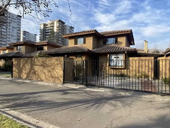Amplia Casa En Condominio En Pedro Fontova (174252)