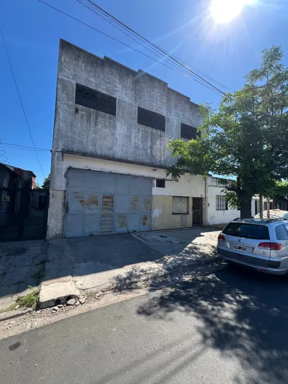 Venta De Galpón Funcional De 450 M² Cubiertos Con Oficinas Y Puente Grúa En La Tablada