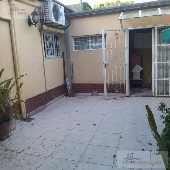Casa En  Venta En Calle  23 Y 69 De La Plata