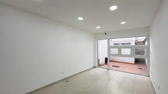 Oficina Merlo Centro  - Sobre Av. Del Libertador
