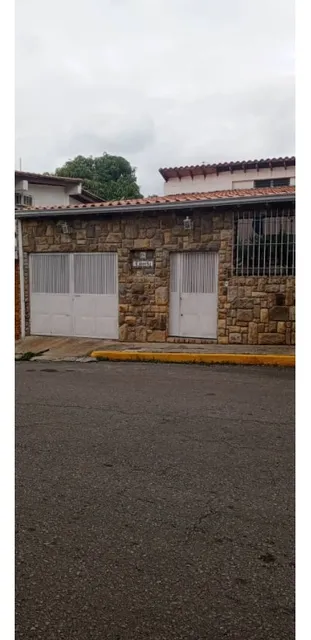Se Vende Casa 291m2 4h/4b/2p Colinas Sta Rosa Charallave