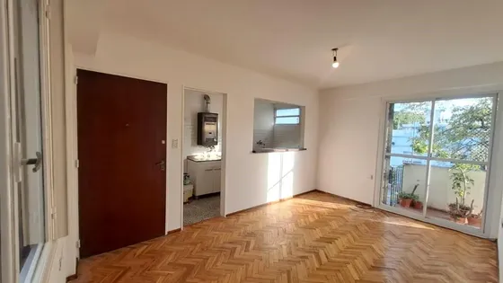 Alquiler Departamento 3 Ambientes con Terraza Común por Escalera en Coghlan