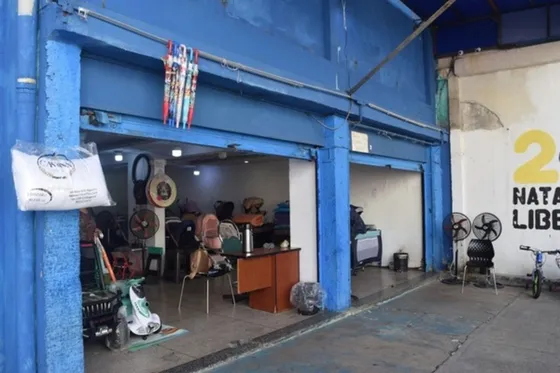Local Comercial En La Av. Urdaneta A Media Cuadra De La Plaza Bolívar. Ell-037