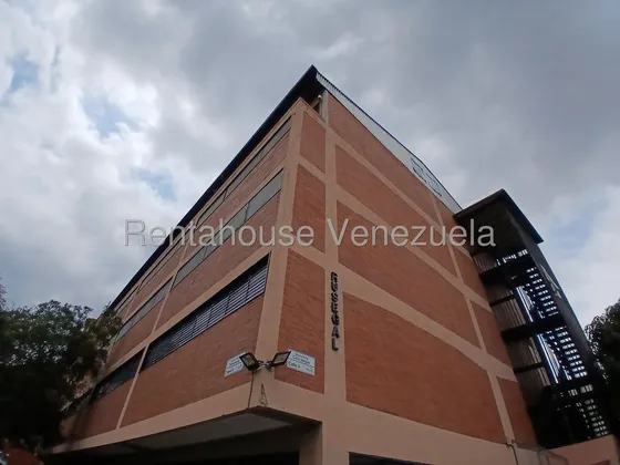 Se Vende Amplio Local Comercial, A Pie De Calle, Facil Acceso, Edificio Impecable. Estacionamiento, Muy Cerca Del Boleita Outlet De Sambil.(atm)