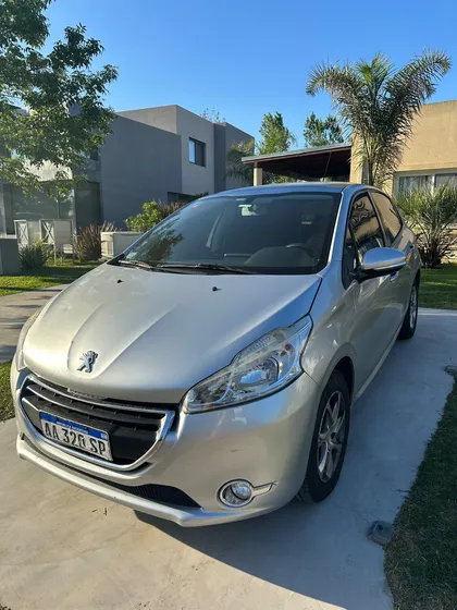 Peugeot 208 1.6 Allure Tiptronic