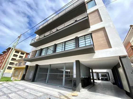 Departamento De Dos Amb En Alquiler Con Cochera.