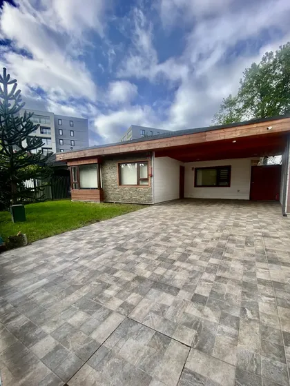 Casa  Nueva Con Jardín A Pasos De Av. Alemania