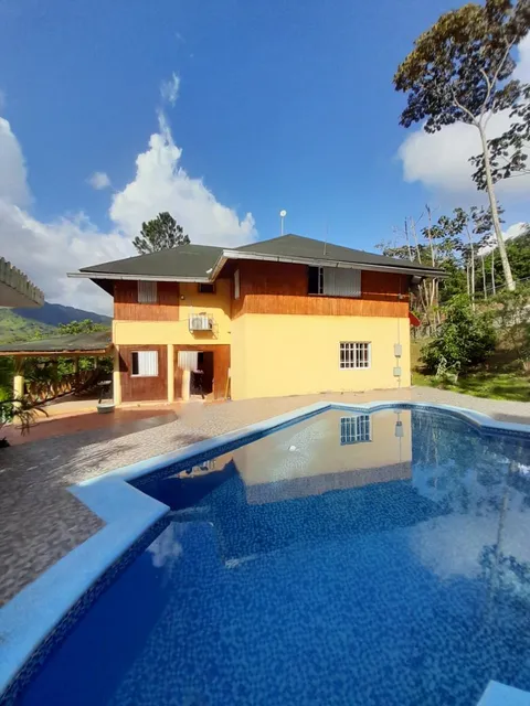 Rento  Por Dia  Hermosa  Villa En Bonao, Rodeada De Una Exquisito Clima.