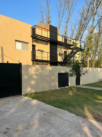 Departamento En Venta 3 Amb. Con Jardin A 3 Cuadras De Panamericana.