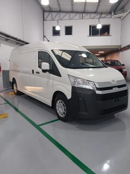 Toyota Hiace 2.8 Tdi Furgón 6at L2h2 3a 5p