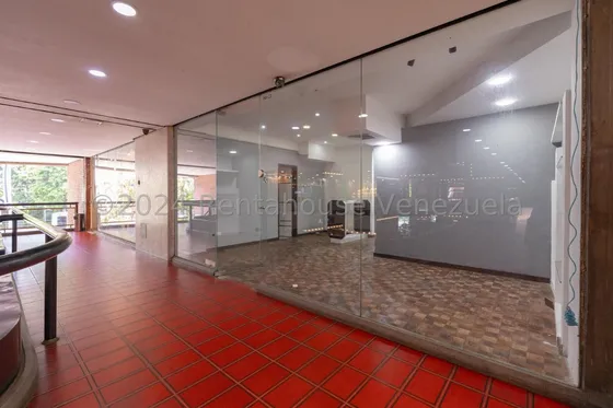 Local Comercial En Alquiler En C.c. Paseo Las Mercedes