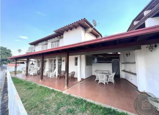 Se Vende Casa 450m2 4h+s/5b/3p Santa Paula