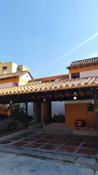 Townhouse En Res. Cumbres De Monte Alegre Iii, Tazajal, Naguanagua.
