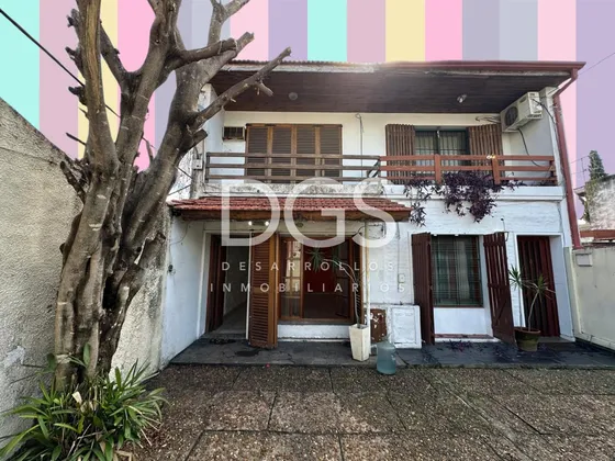 Casa Dúplex 3 Ambientes Con Patio En Venta En Banfield