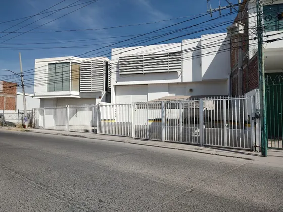 Bodega Con Oficinas Comerciales En Venta En Celaya, Guanajuato