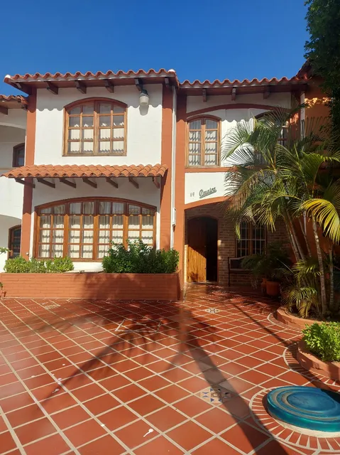 Townhouse En Urbanizacion Paraiso Ii Maneiro  Ic-00225