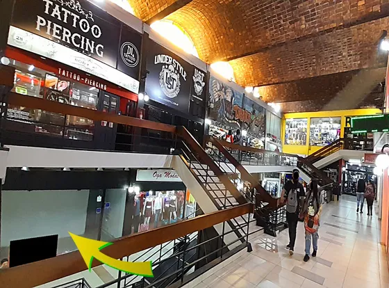 Local Comercial En Galería Laprida Con Depósito Grande (lomas De Zamora)