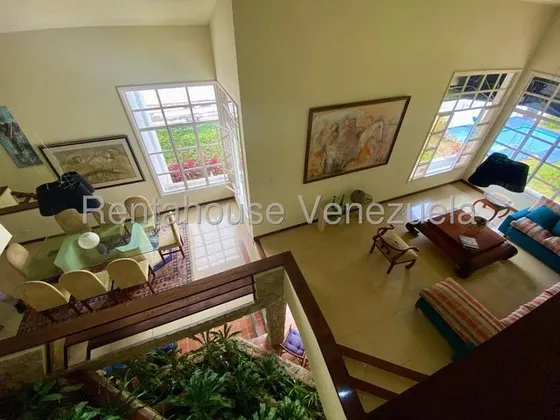 Julio Latouche 25-12731 Alquila Hermosa Casa En El Parral Valencia, Jardin, Parrillera Y Piscina