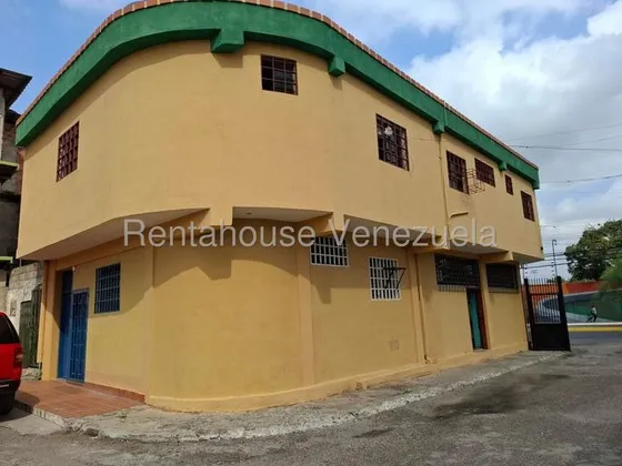 Erika Armeya Vende, Edificio En Venta En El Oeste De Barquisimeto. Flex; 25-18015
