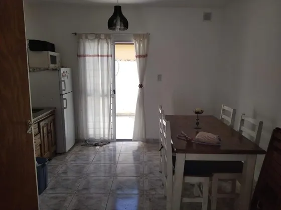 Casa En Venta - 2 Dormitorios 2 Baños - Cochera - 100 Mts2 - Mar Del Tuyu