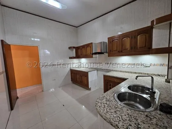 Casa En Alquiler La Coromoto Maracay 25-1853 Apd