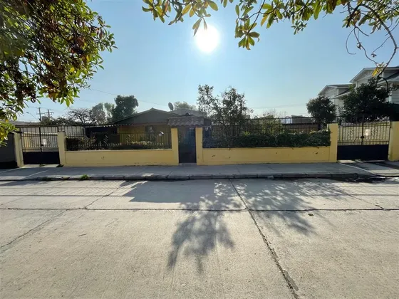Casa En Venta De 3 Dorm. En Quilicura