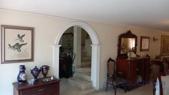 Casa Amplia, Con Excelentes Espacios Y Ubicación Cod. 28817
