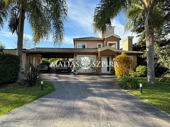 Casa En Venta En Club De Campo San Patricio