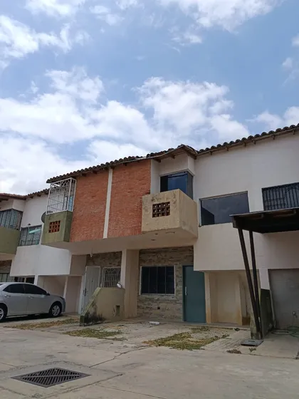 Townhouse En Venta Res Rusticana Country Naguanagua 