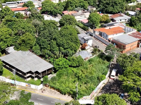 En Venta Terreno De 926 Mts  En Av Universidad El Limon. 24-27497 More
