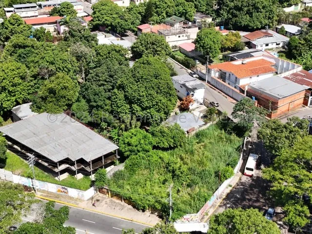En Venta Terreno De 926 Mts  En Av Universidad El Limon. 24-27497 More