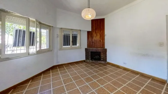 Venta Casa 4 Ambientes En Liniers