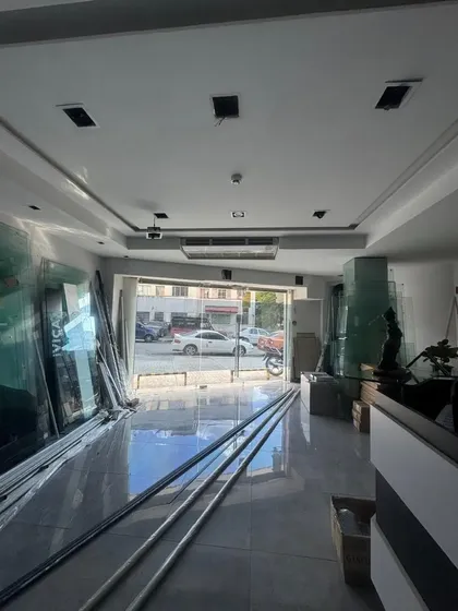 Local En Venta 145 M2 - Urb. La Carlota