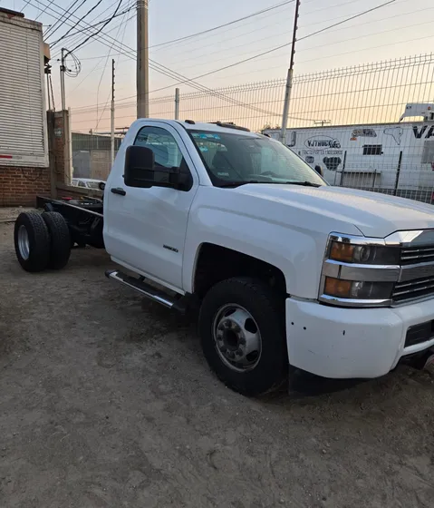 Chevrolet Silverado 6.0 3500 Chasis Cab V8 Man At