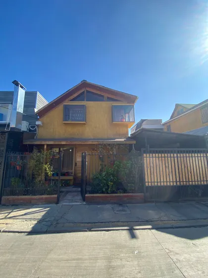 Remodelada Casa A La Venta 4dy 2b Maipu (103037)