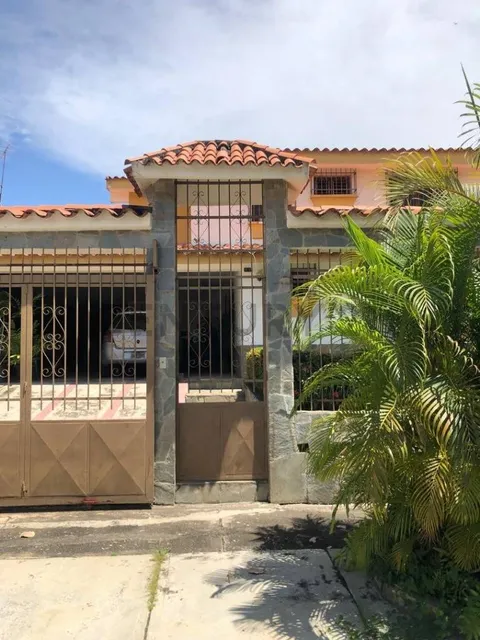 Hermosa Casa Dos Plantas Calle Cerrada Trigal Norte Remodelada