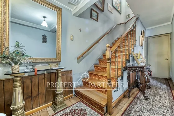 Elegante Casa Del Año 57' Con Terminaciones De La ...