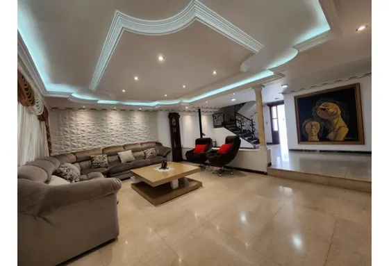 Venta De Casa De 400mt2 En La Hacienda, Sur De Cali 8085.
