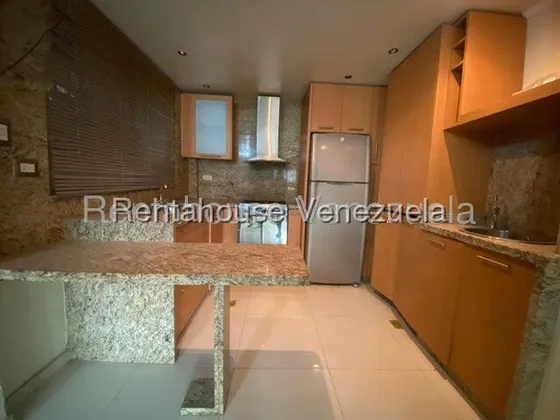 Apartamento En Venta Santa Rita Urb Los Apamates 25-21535 Apd