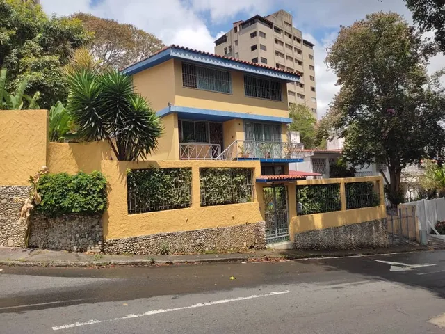 Se Vende Casa 558m2 4h/3b/5pe Colinas De Bello Monte