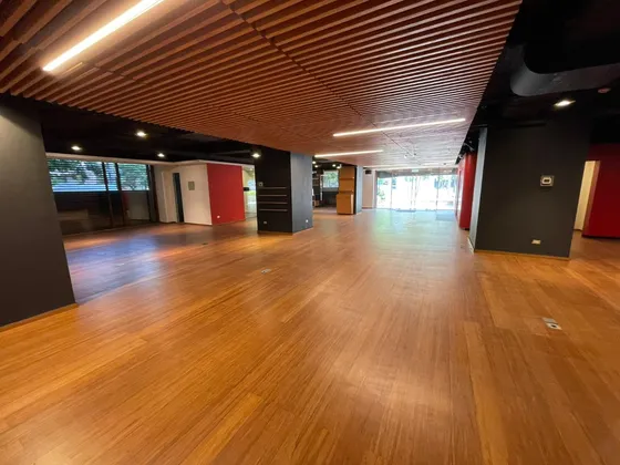 Venta/arriendo De Local Comercial, Las Condes Id 69.458-ret