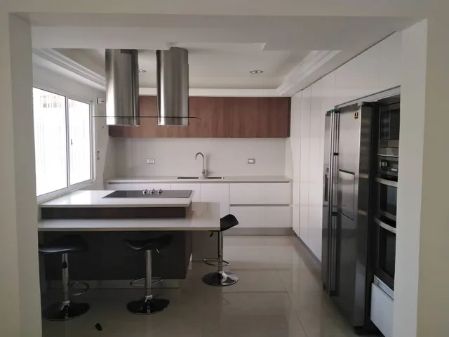 Alquiler Fijo, Bello Y Espacioso Townhouse. Jorge Coll.