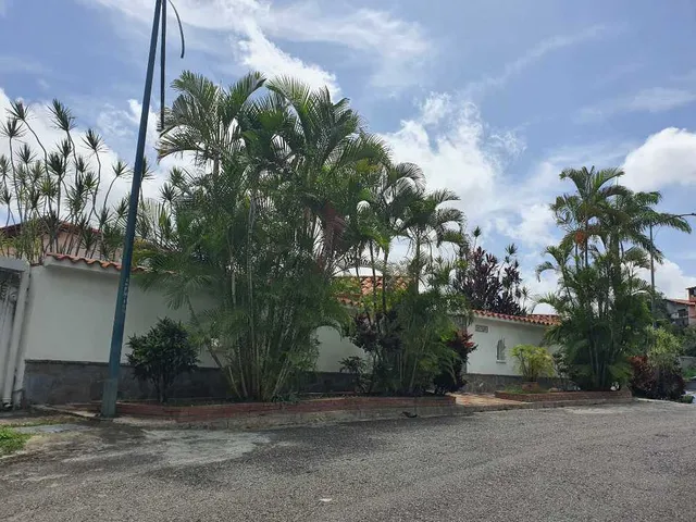 Venta Casa Prados Del Este Calle Cerrada Con Vigilancia
